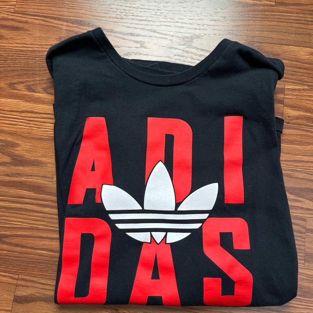 Adidas T-shirt size medium